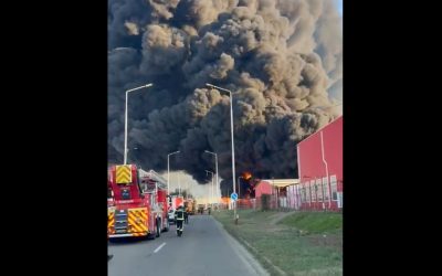 Incendiu la o fabrică de polistiren din Arad, două mesaje RO-Alert emise