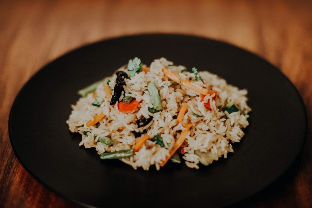 Metoda “retrogradării” a orezului, pastelor și cartofilor, o strategie nouă de reducere a caloriilor și de control al glicemiei Într-un peisaj culinar dominat de preferința pentru alimente rapide și satioase, o metodă aparent simplă, dar extrem de subtilă, captează tot mai mult atenția nutriționiștilor și a persoanelor preocupate de alimentație