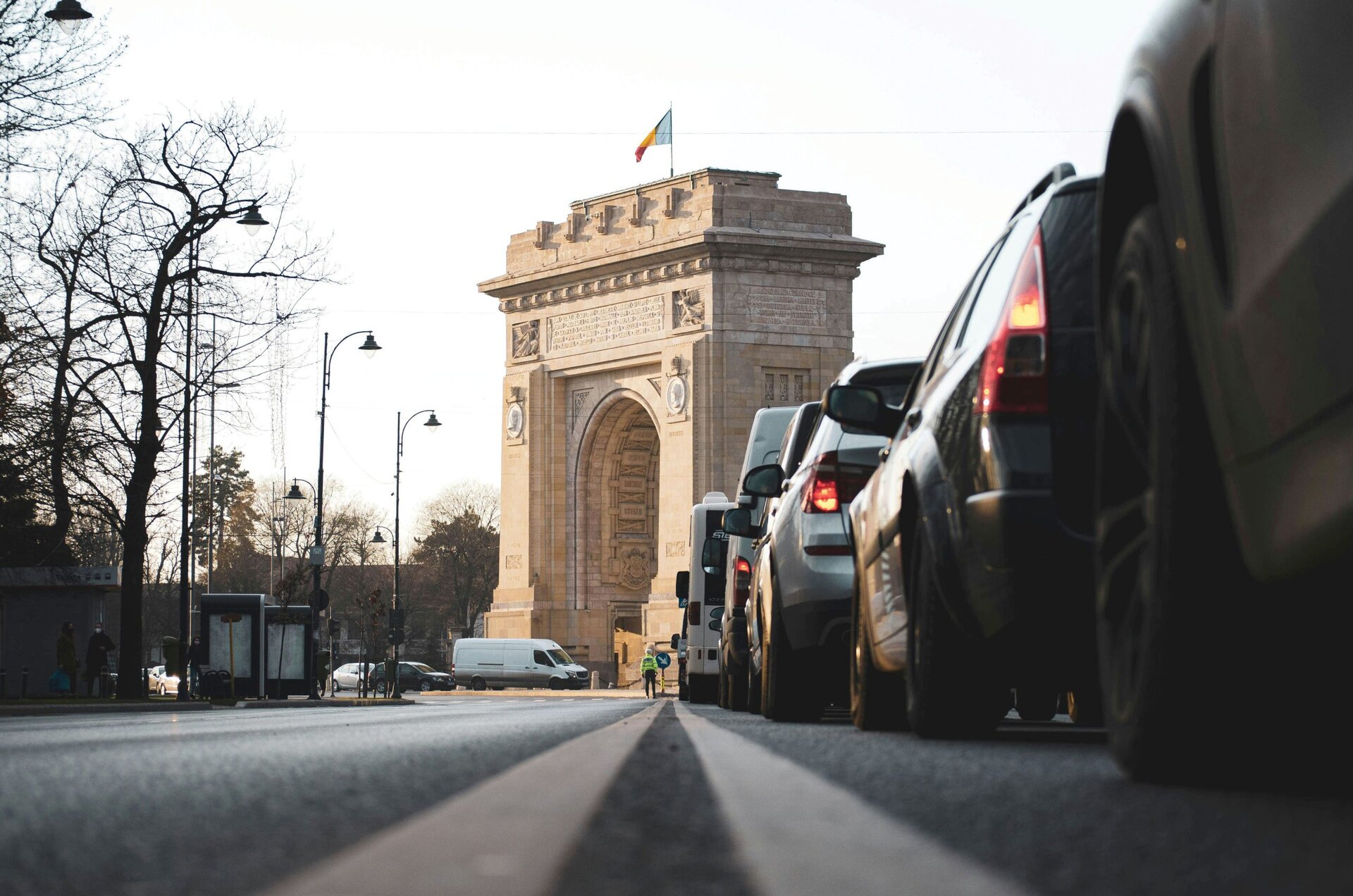 Reformulează acest titlu în stil jurnalistic românesc, 55-70 caractere, informativ și direct. Fără clișee sau formule introductive. Titlu: Business Magazin. Cele mai cunoscute oraşe din lume sunt victima propriului succes: Aglomeraţia urbană începe să fie o povară. Topul global al celor mai aglomerate oraşe