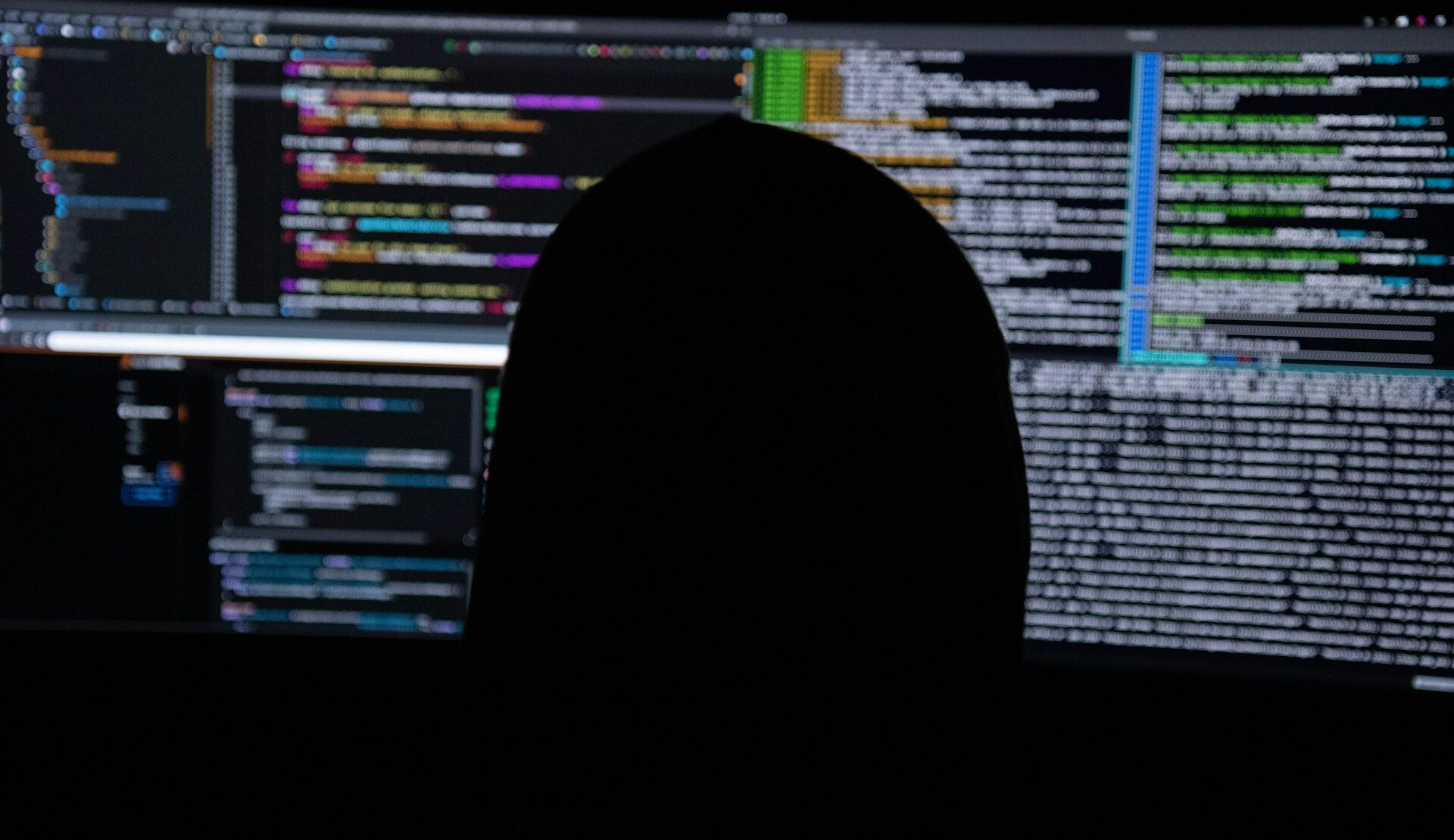 DIICOT și Parchetul din Paris, anchetă asupra filialei București a trustului „Hackerilor”