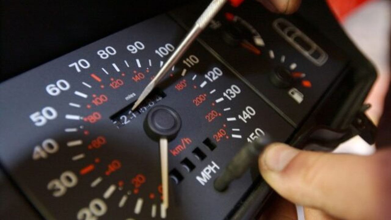 Diferențele de kilometraj pot schimba radical valoarea unei mașini second-hand, iar această realitate devine tot mai relevantă în contextul pieței europene