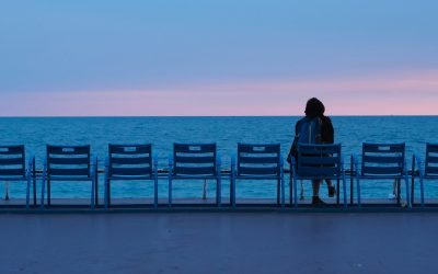 Experți recomandă strategii pentru a combate overthinkingul