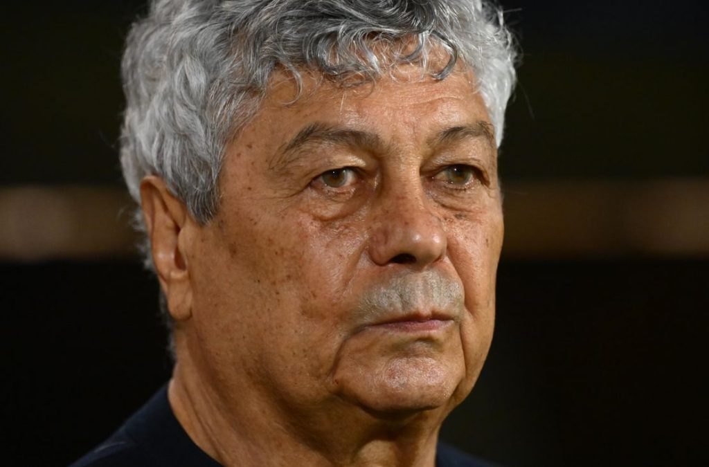 Mircea Lucescu, antrenorul naționalei de fotbal a României, a fost internat duminică la Spitalul Universitar de Urgență din București, după ce i s-a făcut rău înaintea antrenamentului echipei naționale