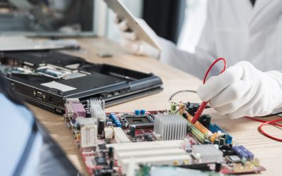 male-technician-examining-mother-board-with-digital-multimeter-scaled.jpg - StiriAlese