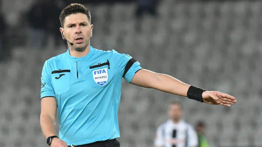 Marian Alexandru Barbu, tânărul arbitru român care a reușit să atragă atenția tuturor pe scena internațională a fotbalului, a devenit un nume tot mai cunoscut în ultimii ani
