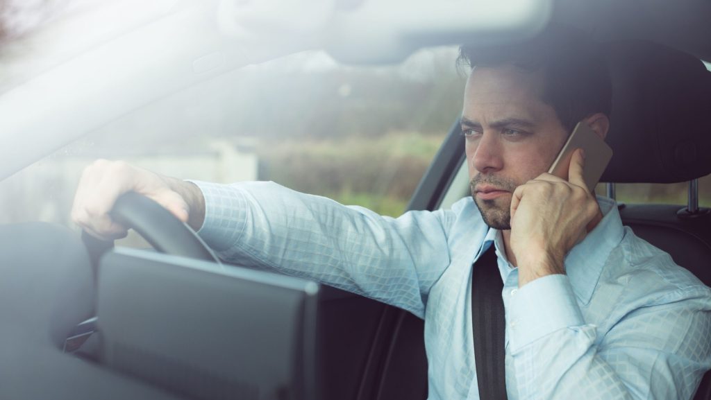 România bad fact: Poliţia a verificat peste 860 de maşini cu volan pe dreapta, într-o acţiune de prevenţie Campanie naţională pentru siguranţa rutieră: peste 860 de automobile cu volan pe dreapta verificate de poliţie într-o singură zi Într-un efort concertat de a preveni accidentele rutiere cauzate de nerespectarea legislaţiei şi de diferite neconcordanţe, Poliţia Română a demarat o amplă operaţiune de control a autovehiculelor cu volan pe dreapta, o practică mai rar întâlnită în ţara noastră, dar cu potenţial de a cauza incidente grave pe şosele