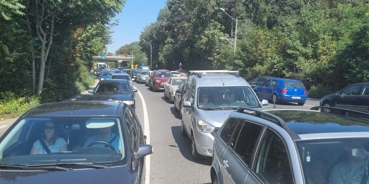 masini-in-trafic-litoral.jpg - StiriAlese