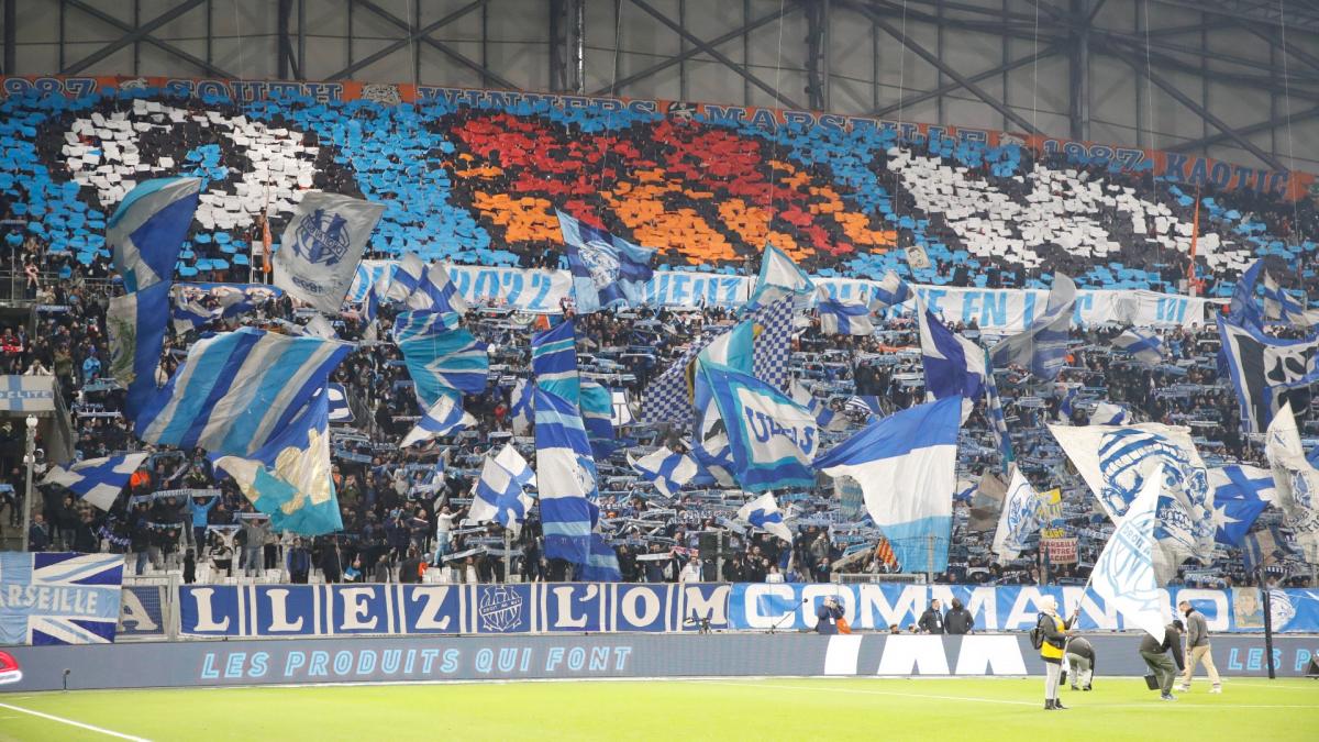 Olympique de Marseille a câştigat o partidă dificilă în pofida apatiei din tribune Olympique de Marseille a reuşit să obţină o victorie fragilă, 1-0 împotriva formaţiei AJ Auxerre, într-un meci dominat de lipsa de energie şi de entuziasm, dar crucial pentru menţinerea pe podium în Ligue 1