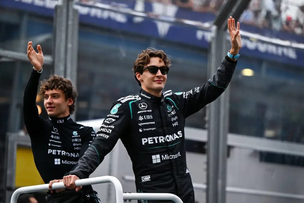 Ralf Schumacher avertizează: Mercedes trebuie să-și ridice nivelul după un start promițător în Australia După un debut de sezon de zile mari, cu un 1-2 clar al echipelor Mercedes la Marele Premiu al Australiei, fostul pilot de Formula 1 Ralf Schumacher atrage atenția asupra faptului că echipa de la Brackley trebuie să facă mai mult pentru a ajunge la nivelul de performanță dorit