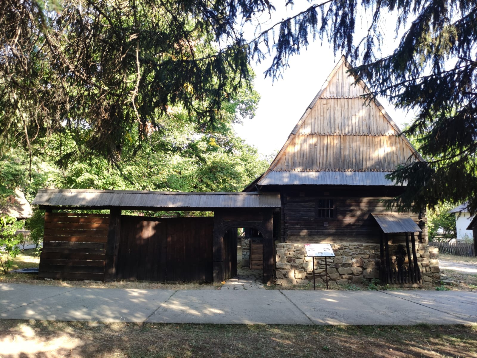 Muzeul Satului din București se pregătește pentru sezonul estival, adaptându-se la programul de vară pentru a oferi vizitatorilor o experiență mai plăcută și mai flexibilă în perioada următoare