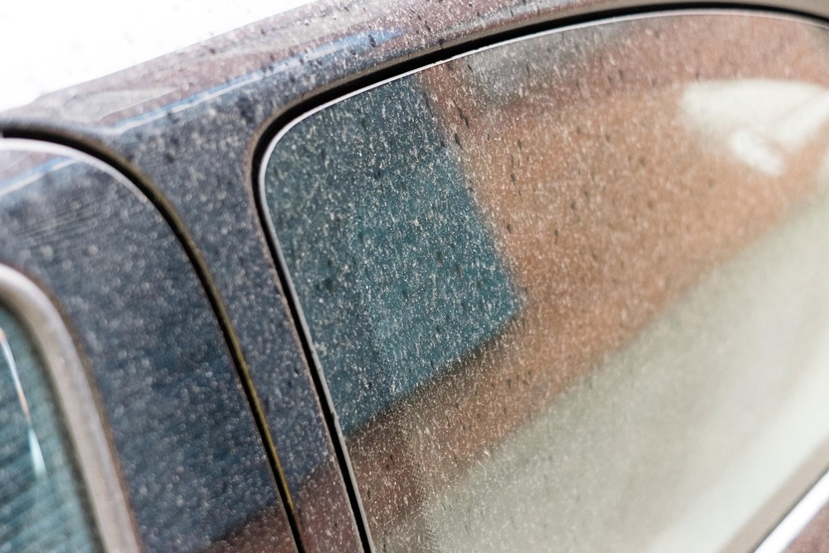 Praf saharian peste România: impact asupra sănătății și explicația „ploiților murdare”