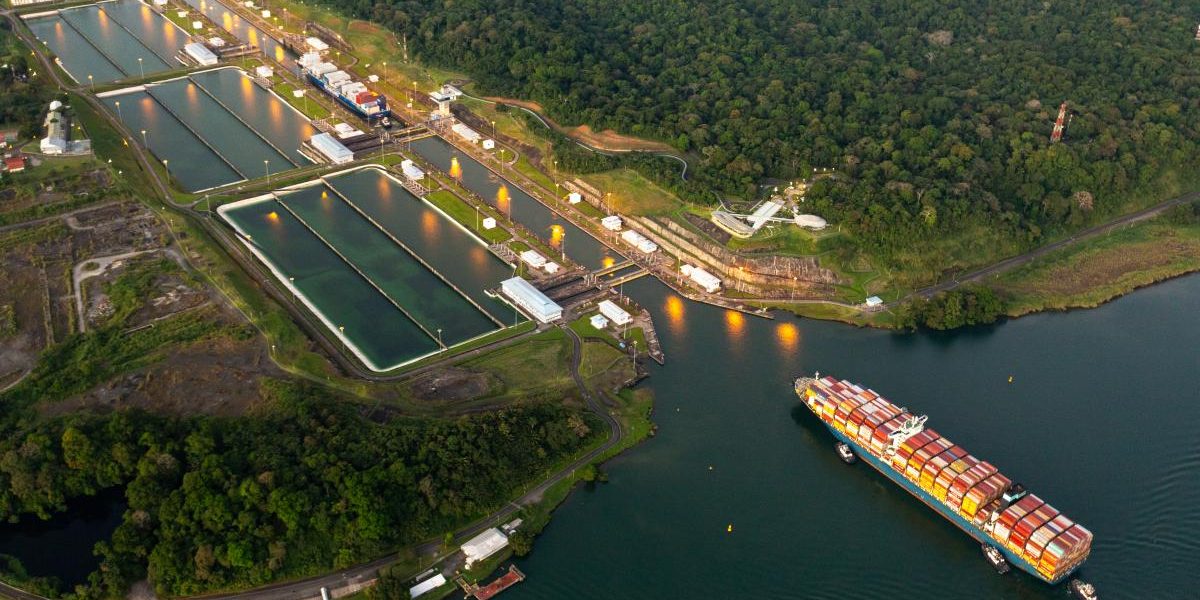 Canalul Panama captează fluxul de petrol din Asia, în timp ce Ormuz e blocat