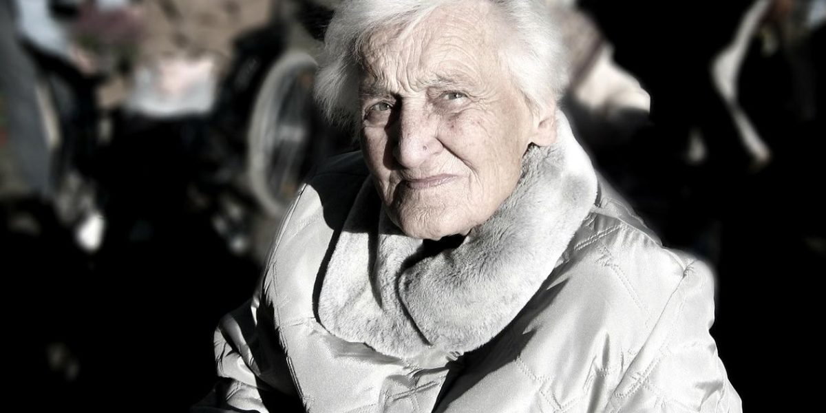 oameni-batrani-Bucuresti.jpg - StiriAlese