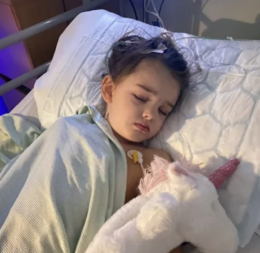 O mamă din Marea Britanie trăiește unul dintre cele mai cumplite coșmaruri posibile