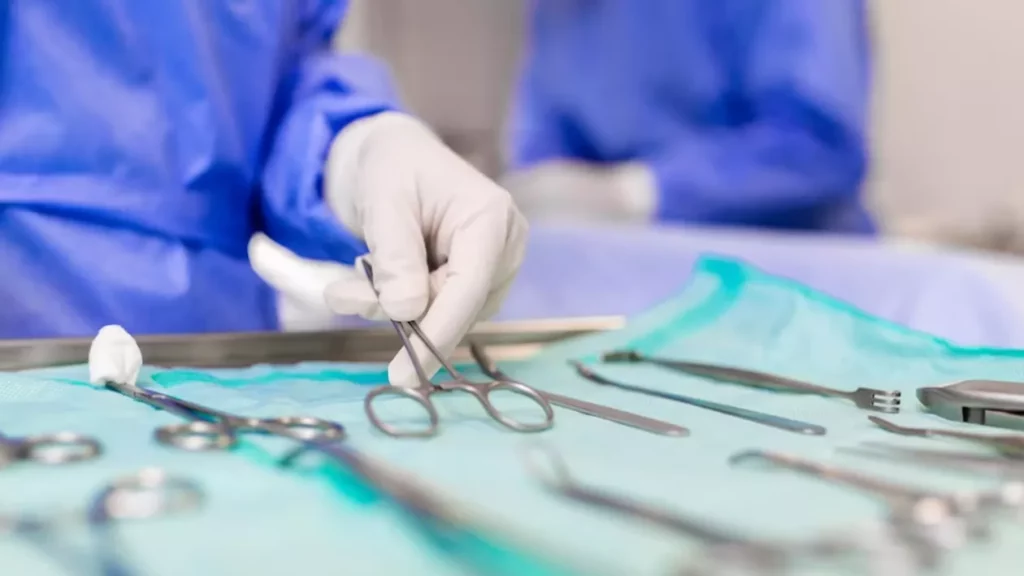 Primul transplant facial de la un donator care a ales eutanasia, o femeie poate respira din nou