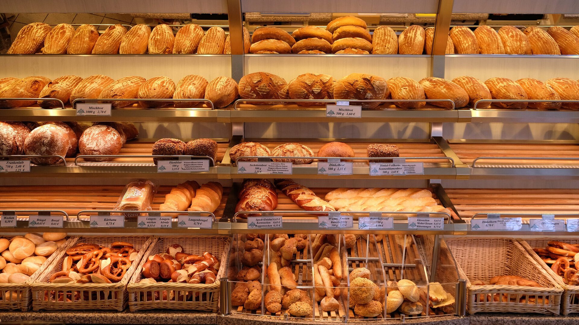 Autoritatea Națională Sanitară Veterinară și pentru Siguranța Alimentelor (ANSVSA) a emis recent o atenționare publică privind retragerea unor loturi de produse de panificație de pe piața din România, în urma unor verificări și controale care au scos la iveală posibile riscuri pentru consumatori