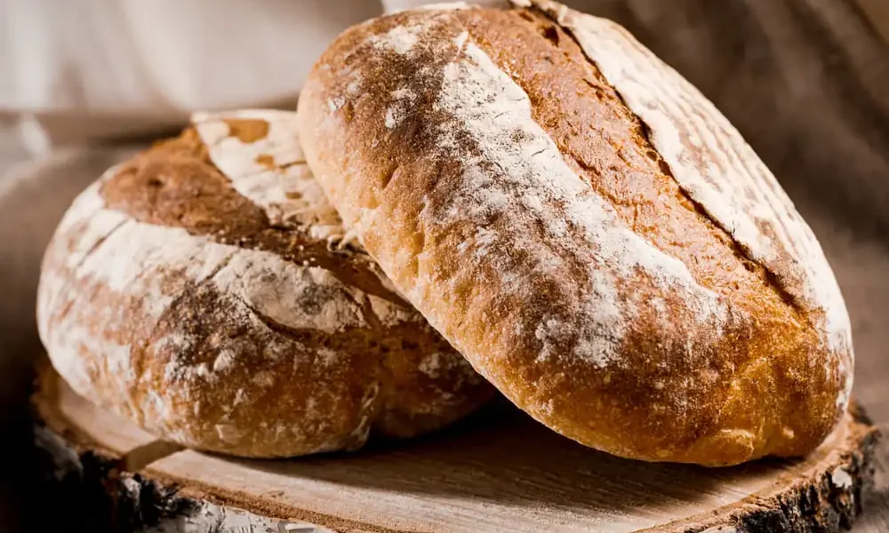 Vel Pitar retrage loturi de pâine după descoperirea unui corp străin