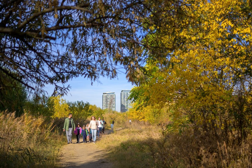 Săptămâna Verde devine un prilej de formare a viitorilor cetățeni responsabili De câțiva ani, educația pentru mediu devine tot mai constrânsă de nevoia acută de conștientizare și acțiune în fața problemelor ecologice cu care se confruntă planeta
