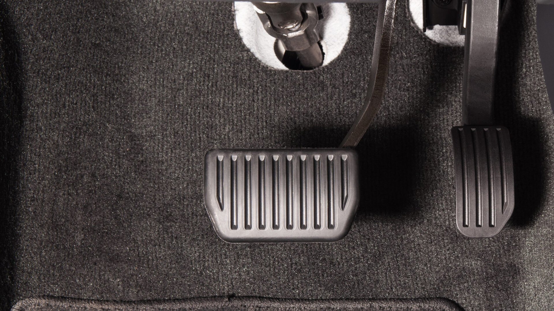 Într-o zi toridă de vară, mașina ta începe să prezinte semne de încălzire la nivelul cutiei de viteze automată, iar senzația de disconfort devine tot mai pregnantă în traficul aglomerat din oraș