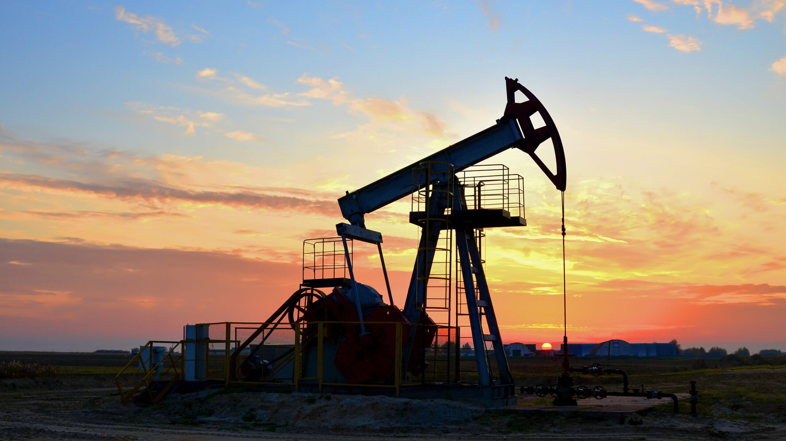 Petrolul atinge noi maxime istorice, alimentând îngrijorările asupra pieței energetice mondiale Prețurile petrolului au atins niveluri fără precedent în ultimele zile, marcând o creștere spectaculoasă care a fost resimțită pe piețele financiare și în buzunarele consumatorilor