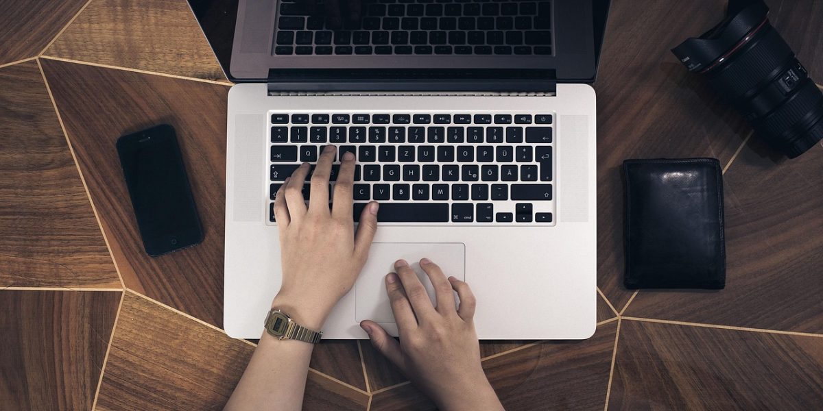 pexels-laptop-1842297_1280.jpg - StiriAlese
