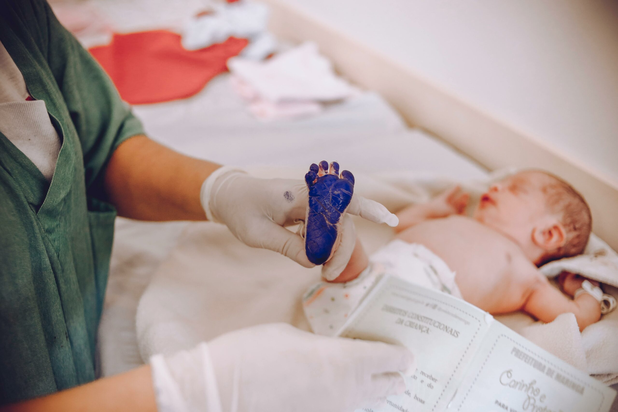 Nouă strategie pentru alinarea durerii la cei mai vulnerabili: apa cu zahăr, o metodă simplă și eficientă în unitățile de terapie intensivă neonatală În lumea medicală, grija pentru cei mici, mai ales pentru nou-născuți și sugari, reprezintă o prioritate absolută