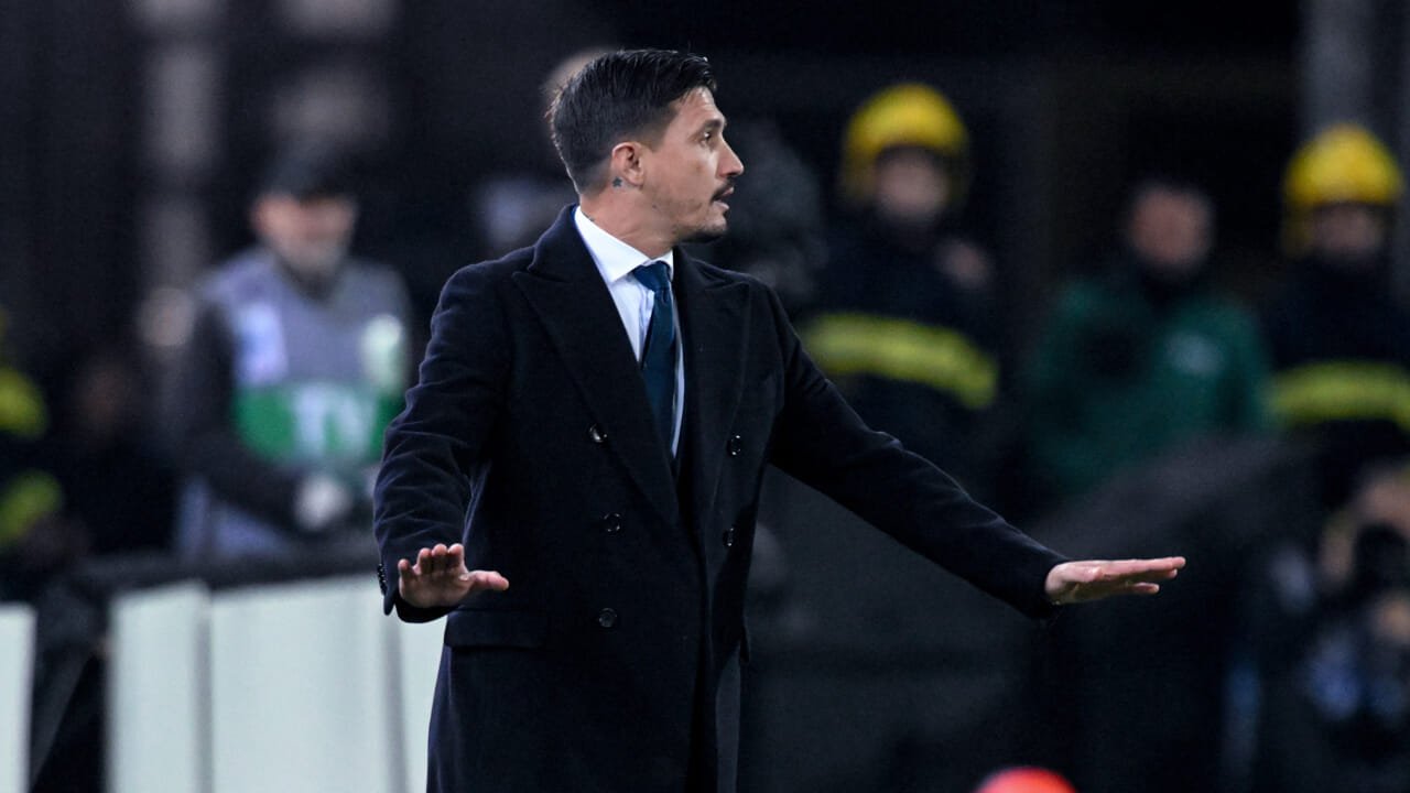 Cagliari se pregătește pentru meciul crucial cu Napoli, după ce a anunțat retragerea în cantonament din cauza rezultatelor mai puțin favorabile După scorul dureros suferit la Pisa, unde s-a înregistrat o înfrângere severă cu 3-1, echipa Cagliari a decis să intre în ritiro anticipat în vederea întâlnirii cu Napoli, programată vineri seara pe propriul teren, Unipol Domus