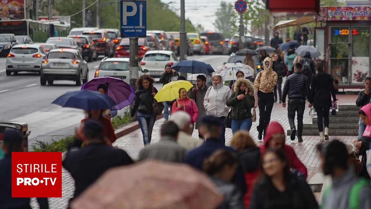 Vântul bate cu putere în majoritatea regiunilor țării, iar temperaturile scad semnificativ față de zilele precedente, anunțând o scurtă răcire a vremii
