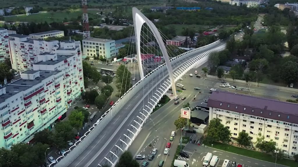 Primăria Sectorului 4 a fost recent pusă sub lupă din cauza proiectului controversat al pasajelor supraterane construite în zona Apărătorii Patriei, un proiect menit să facă parte din strategia de modernizare a inelului median de circulație din București