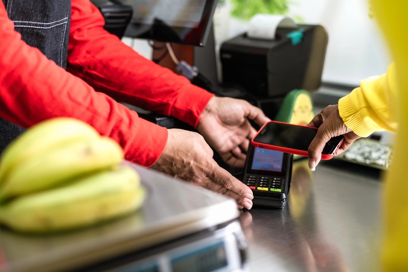 De ce au supermarketurile noi POS-uri cu cameră foto