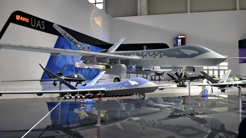 Arabia Saudită a semnat un contract de 5 miliarde de dolari cu o companie chineză pentru producția locală a dronelor Wing Loong-3, un pas semnificativ în extinderea arsenalului militar al regiunii și în consolidarea influenței Beijingului în Orientul Mijlociu