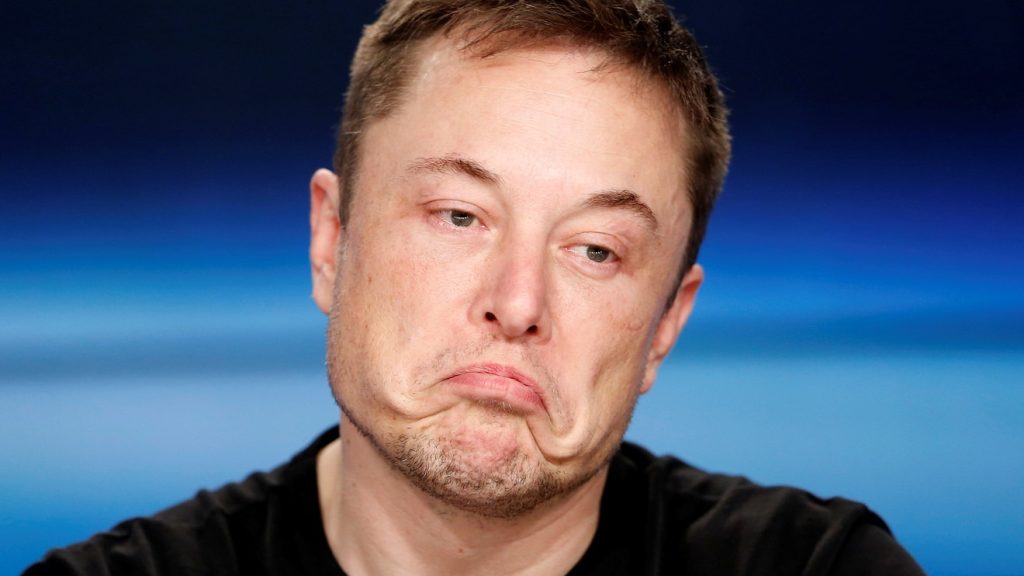 Tesla se află din nou sub focul criticilor și al proceselor legale, de data aceasta pentru modul în care echipamentele sale electronice pot să pună în pericol siguranța ocupanților