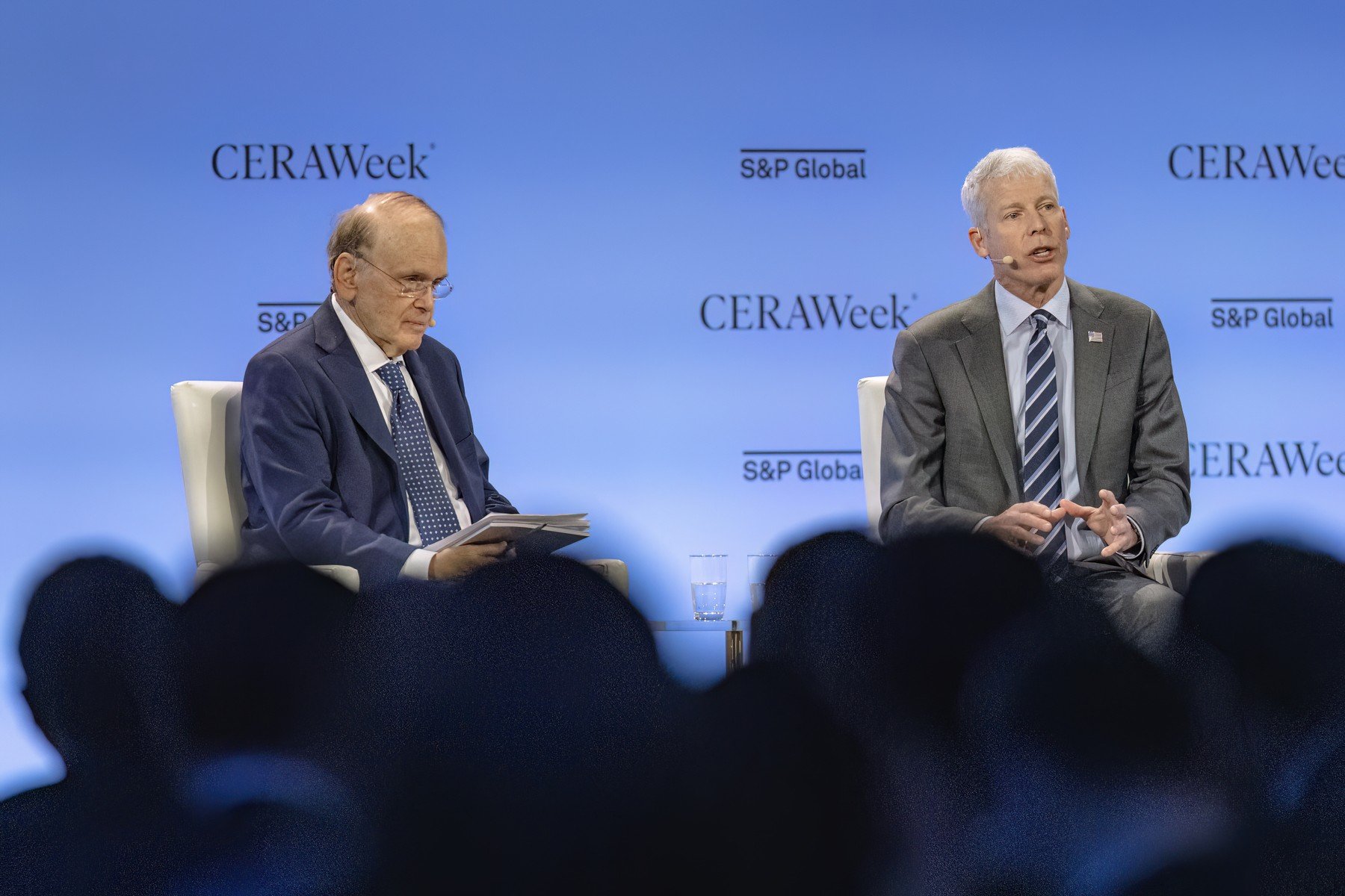 Tensiuni crescute în sectorul energetic mondial: experți și oficiali avertizează asupra efectelor pe termen lung ale războiului din Orientul Mijlociu La Houston, în cadrul conferinței anuale CERAWeek, cei mai importanți lideri din industria petrolului și oficiali ai sectorului energetic internațional au tras un semnal de alarmă privind impactul războiului din Orientul Mijlociu asupra economiei globale