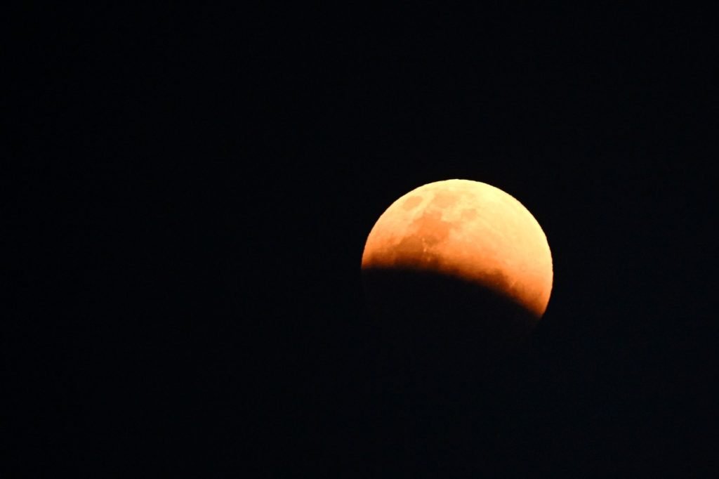 Imaginea unei noi începuturi plutește deasupra zodiilor în această primă săptămână de primăvară, odată cu eclipsa din 3 martie