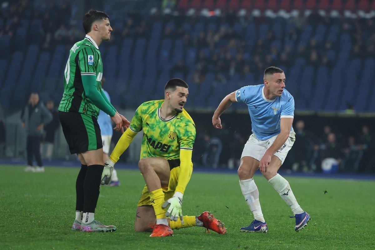 Lazio Roma a obținut o victorie delicată, scor 2-1, în partida disputată pe teren propriu împotriva echipei Sassuolo, contând pentru etapa a 28-a din Serie A