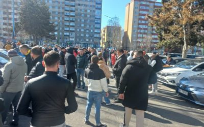 Protest la Brașov: șoferii de ride-sharing reclamă cursa minimă de 7,50 lei, prețul combustibilului depășește 8 lei