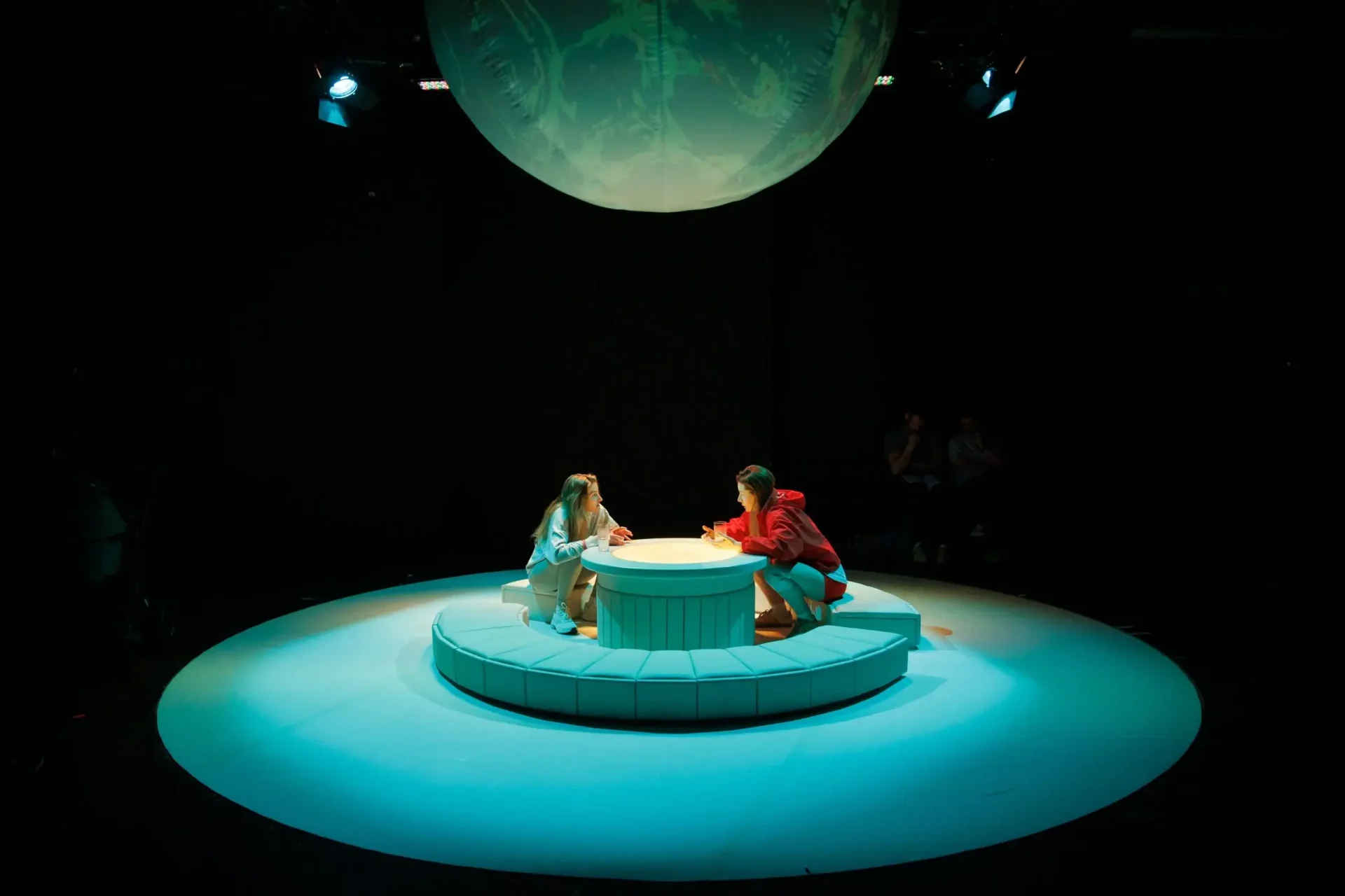 Săptămâna culturală din București promite spectacole și evenimente pentru toate gusturile Bucureștiul se anunță a fi scena unei săptămâni pline de evenimente culturale și artistice, menite să îmbogățească programul locuitorilor și vizitatorilor capitalei