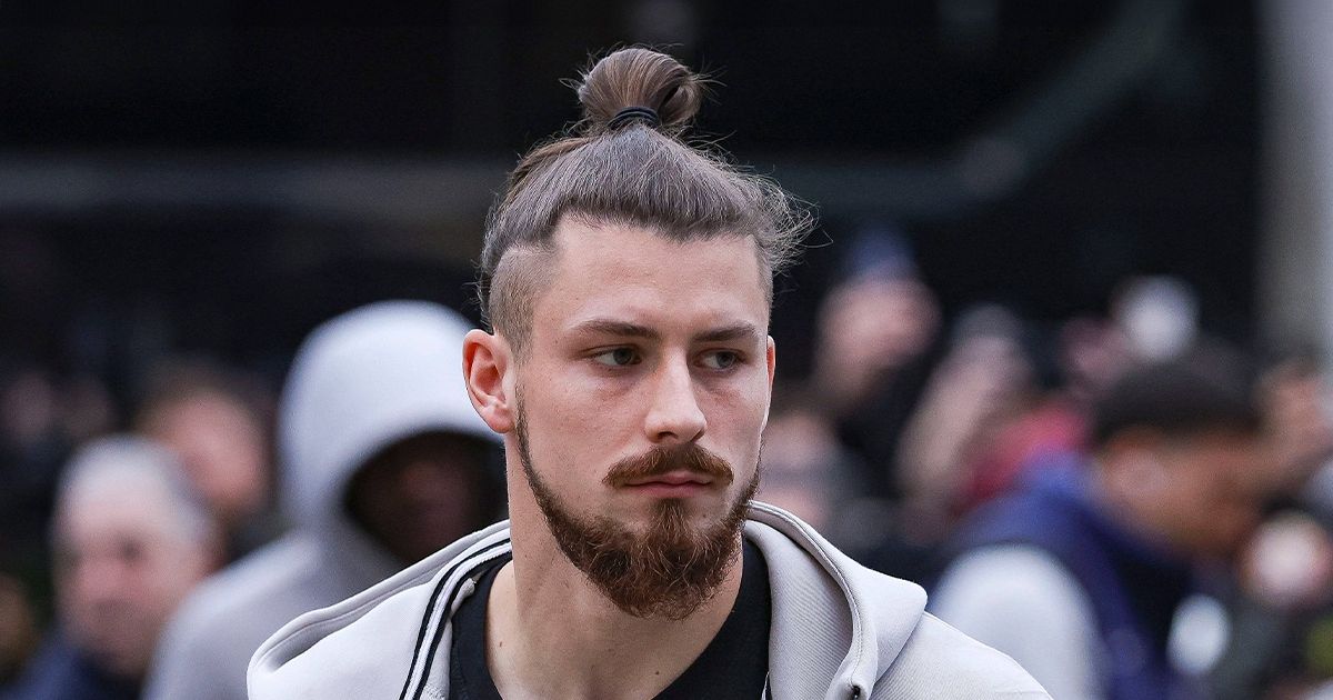 Radu Drăgușin absent de la meciul Tottenham – Crystal Palace, în condițiile în care echipa se află în criză de rezultate Eșecul echipei Tottenham în fața Crystal Palace, scor 1-3, a readus în prim-plan situația delicată a formației londoneze, plutind pe marginile zonei retrogradării în Premier League