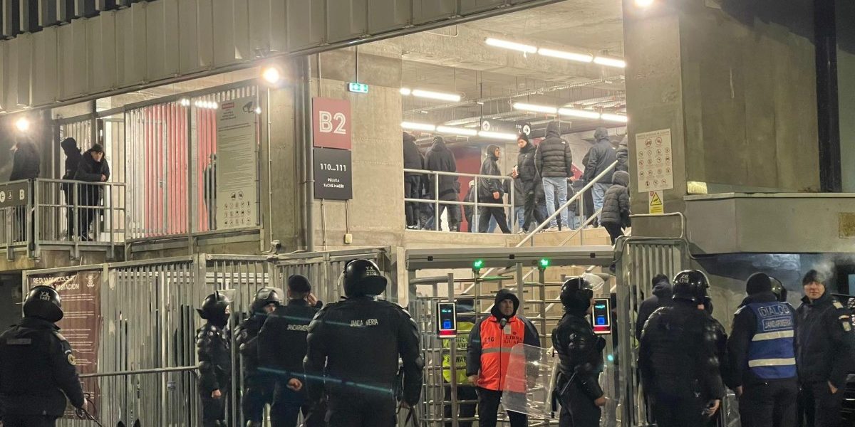 rapid-petrolul-incidente-in-peluza-oaspetilor-7.jpeg - StiriAlese