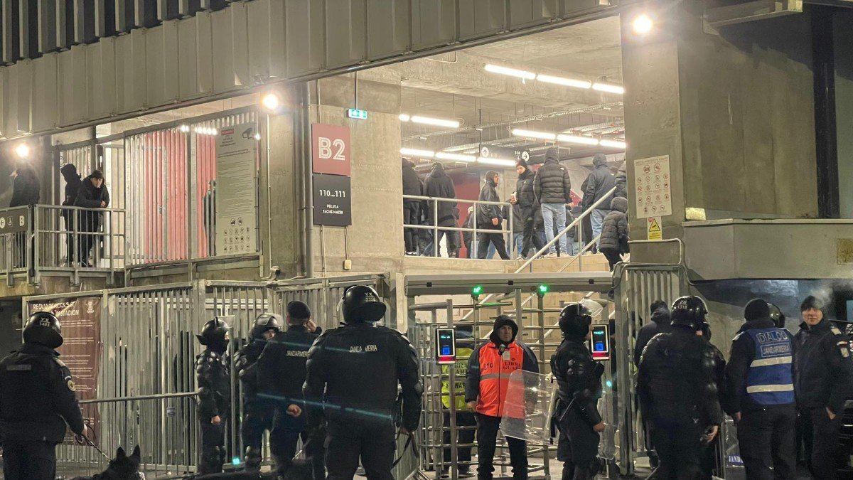 Scandalul de la meciul Rapid București – Petrolul Ploiești s-a încheiat cu o serie de măsuri ferme din partea autorităților, după incidentele violente care au zguduit scena fotbalistică din Capitală