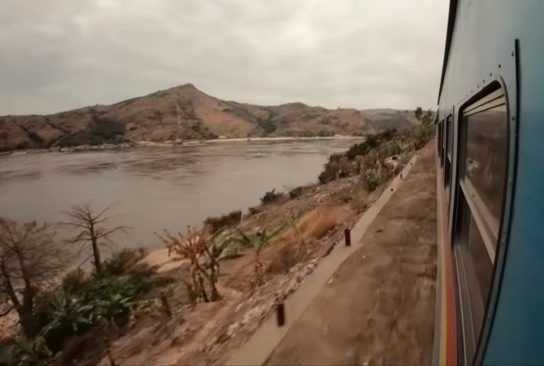 Tragedie în estul Republicii Democratice Congo: peste 200 de morți după alunecarea de teren provocată de ploi torențiale O tragedie de proporții a avut loc marți în estul RDC, când ploile abundente au provocat o alunecare de teren devastatoare în apropierea unei zone miniere din regiunea Rubaya