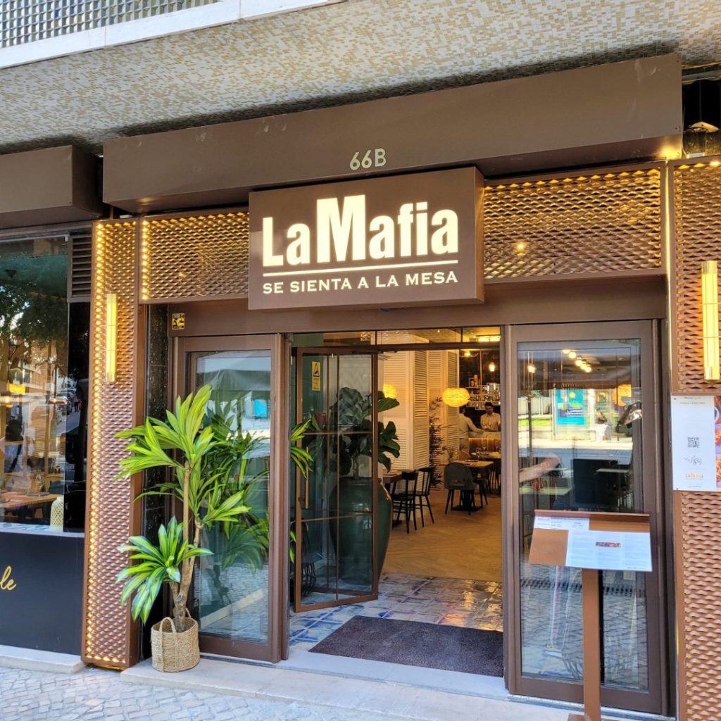 Italia câștigă procesul împotriva lanțului spaniol „Mafia se așează la masă”