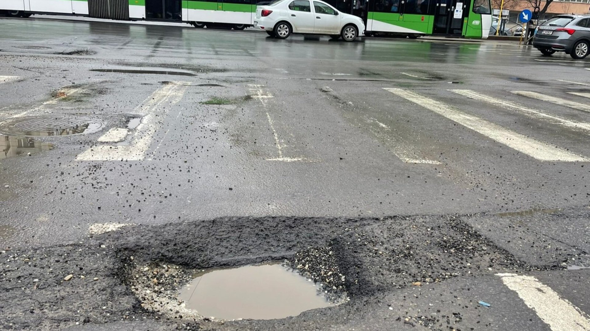 Bucureștenii din Sectorul 5 au, de acum înainte, la dispoziție o modalitate simplificată de a semnala problemele legate de starea străzilor și trotuarelor, direct de pe telefonul mobil