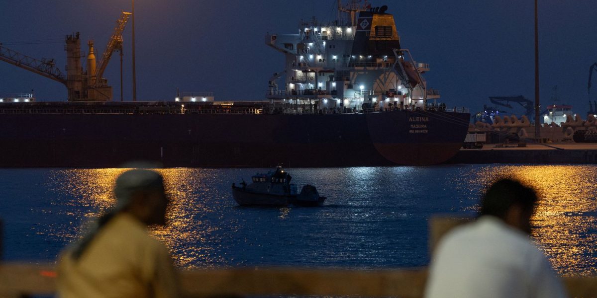 Trump plănuiește reducerea tensiunilor cu Iranul și protejarea Strâmtorii Hormuz, anunță oficial