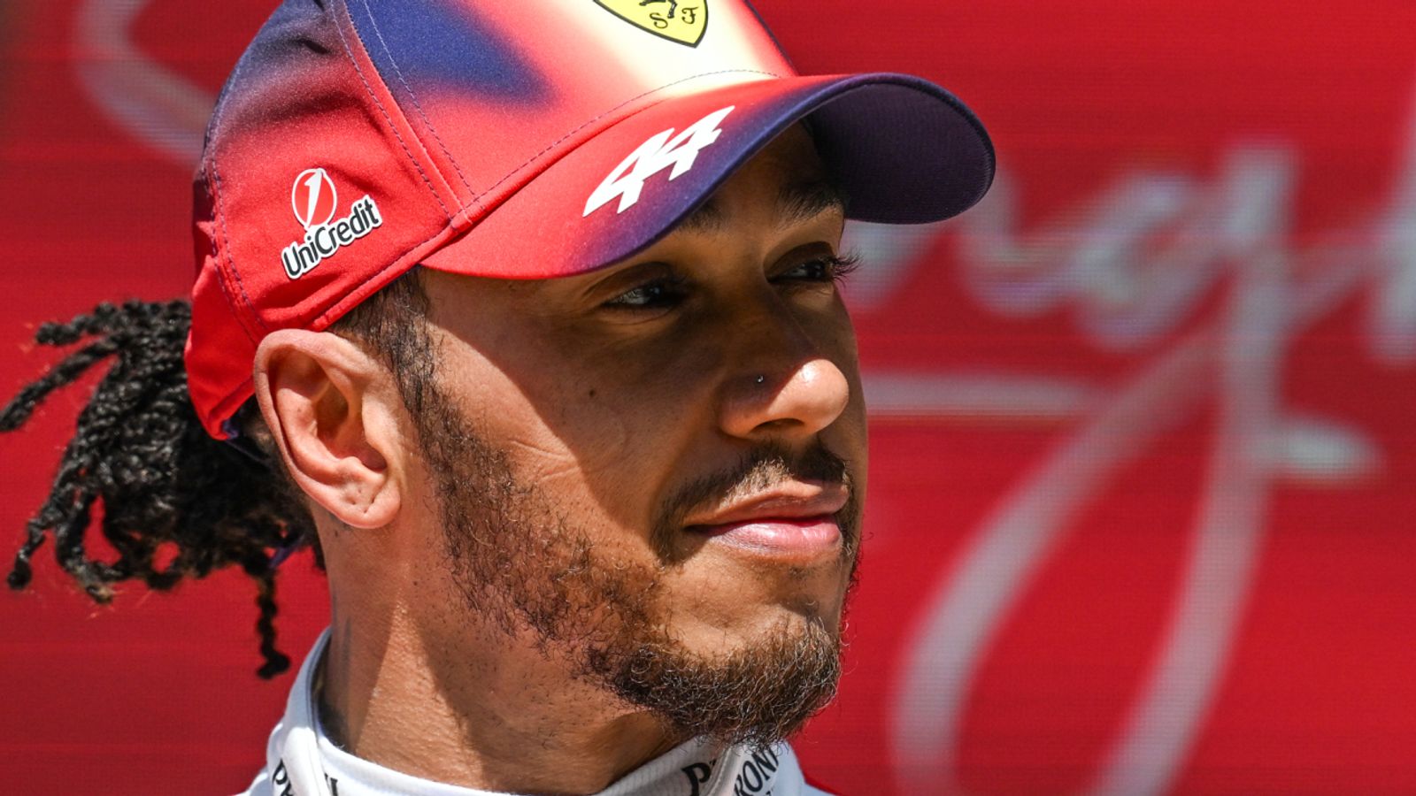 Lewis Hamilton a lansat o sugestie interesantă după calificările de la Marele Premiu al Chinei, indicând că echipa Mercedes dispune de un plus de putere în motor, pe care însă nu o utilizează în mod obișnuit în timpul sesiunilor oficiale