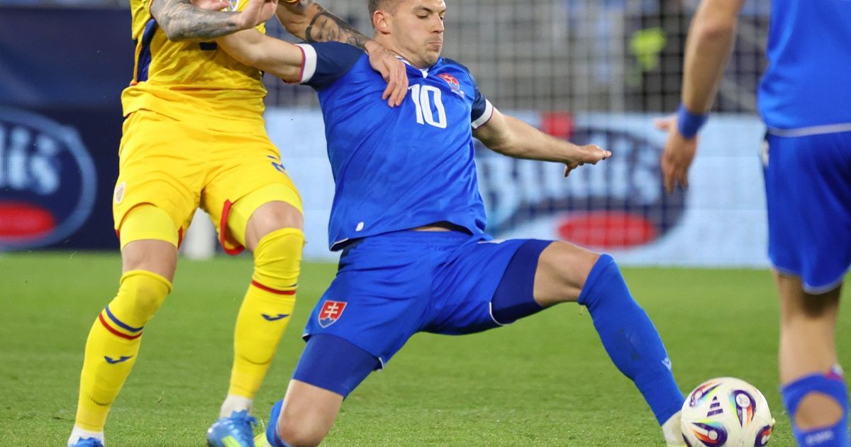 România a încheiat partida amicală cu Slovacia cu o înfrângere categorică, scor 0-2, într-un meci disputat la Bratislava, în condițiile în care selecționata noastră, deja eliminată din barajul pentru calificarea la Campionatul Mondial, a trăit o seară dificilă pe teren