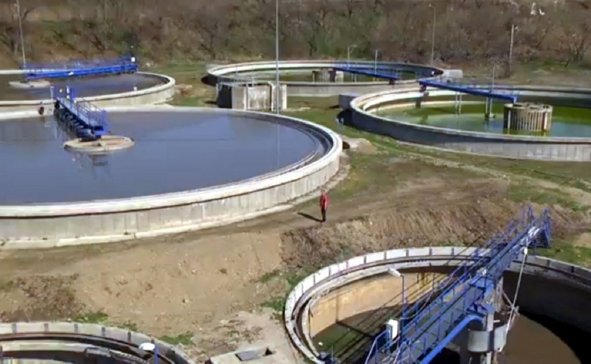 Stația veche de epurare a Ploieștiului, o construcție din perioada comunistă care a fost menită să asigure tratarea apelor uzate pentru oraș, a ajuns să devină o povară financară semnificativă pentru autoritățile locale
