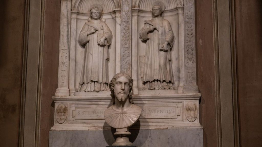 Descoperire: o sculptură atribuibilă lui Michelangelo, găsită în Roma după secole de tăcere