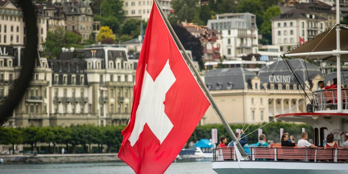 Elvețienii susțin incluziunea garantării plăților cash în Constituție