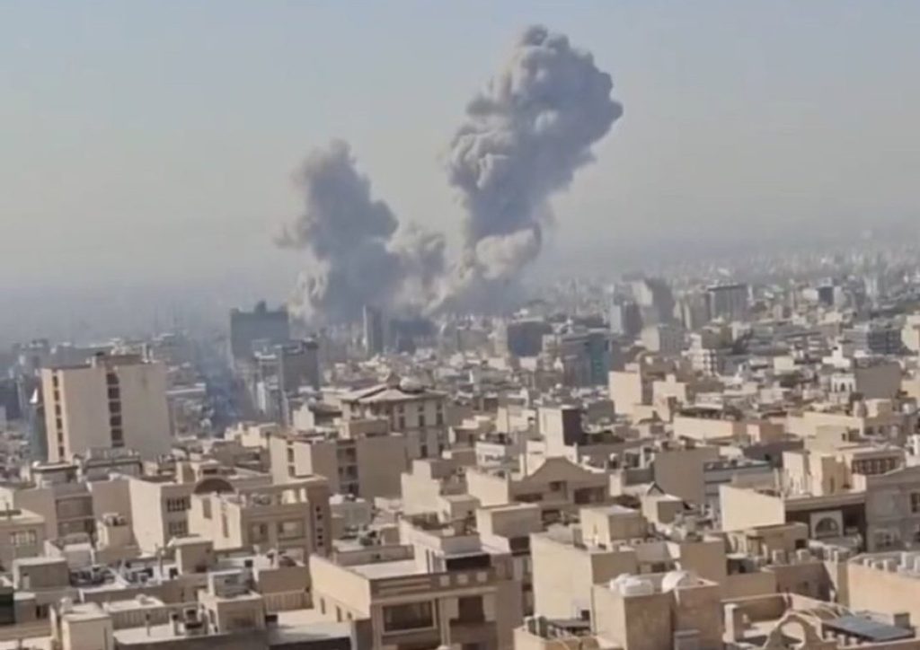 Războiul din Orientul Mijlociu escaladează, intrând în a doua săptămână de confruntări aprige, cu perspective de prelungire a conflictului încă unei luni, potrivit unui anunț al oficialilor de la Casa Albă